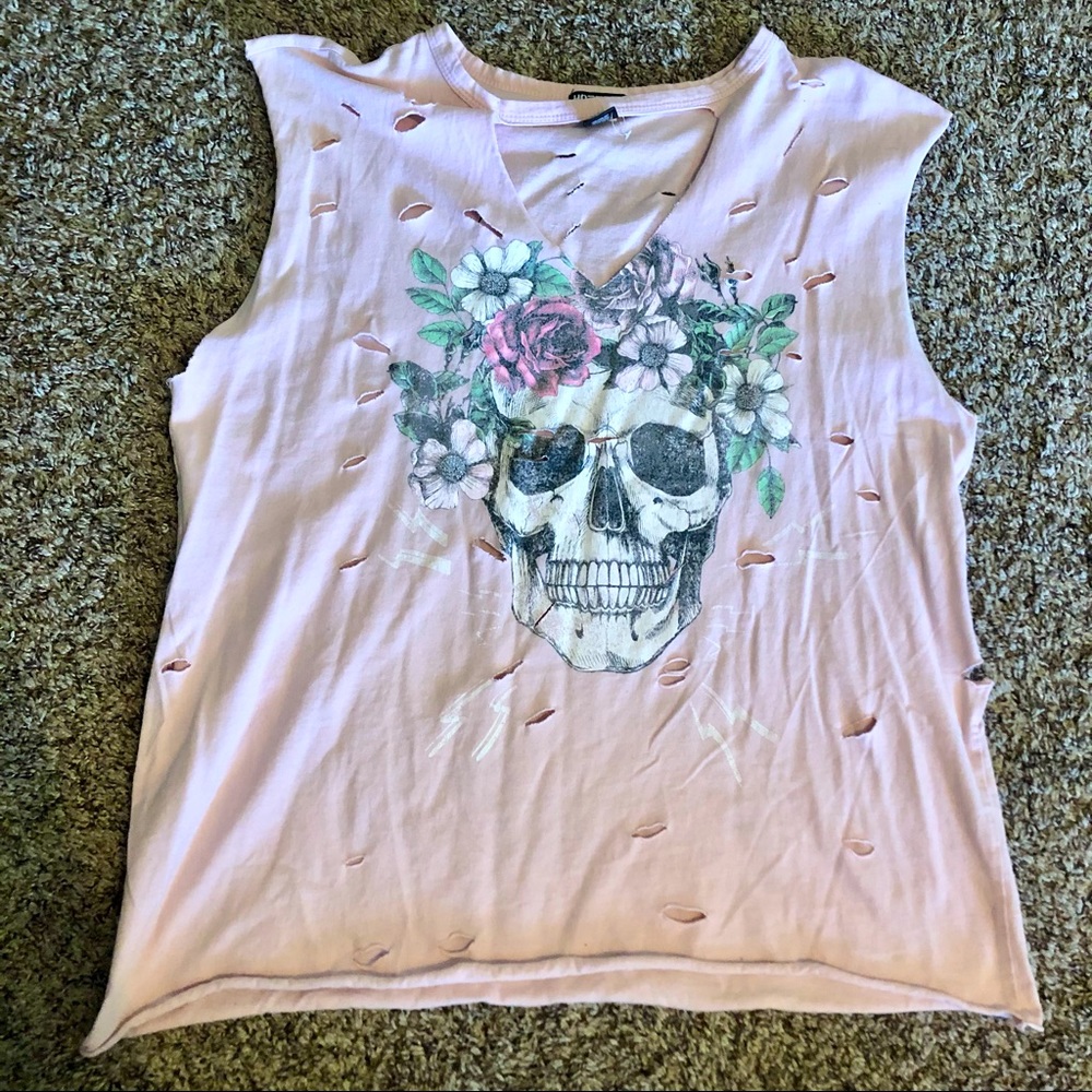 🌹💀🥀 Hot Topic Destroyed Skull & Roses Shirt